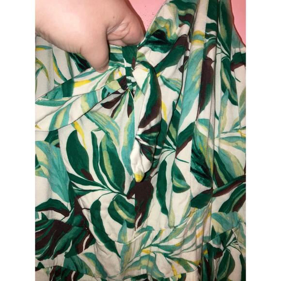 Torrid Tropical Leaf Print flounce hem romper size 0 (Large) - Picture 4 of 10